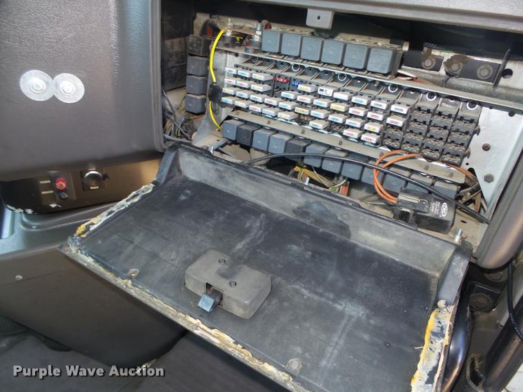 image for item DA0649 2002 International 9100i semi truck