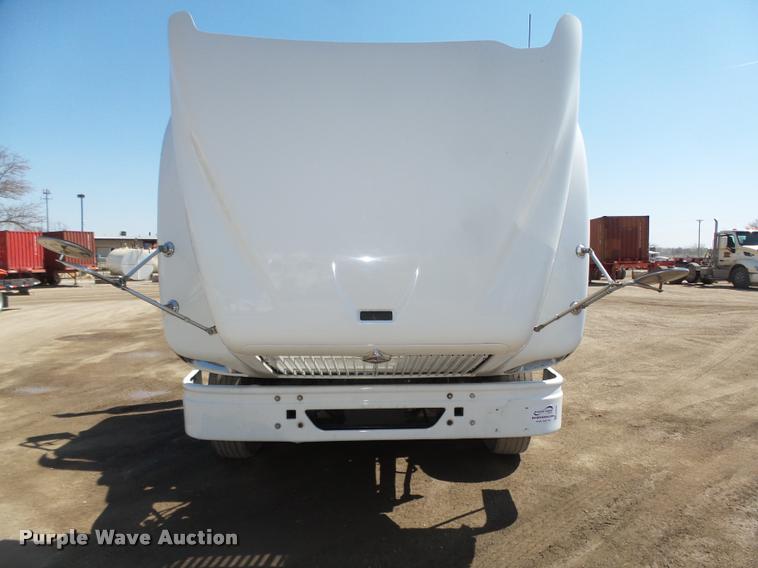 image for item DA0649 2002 International 9100i semi truck