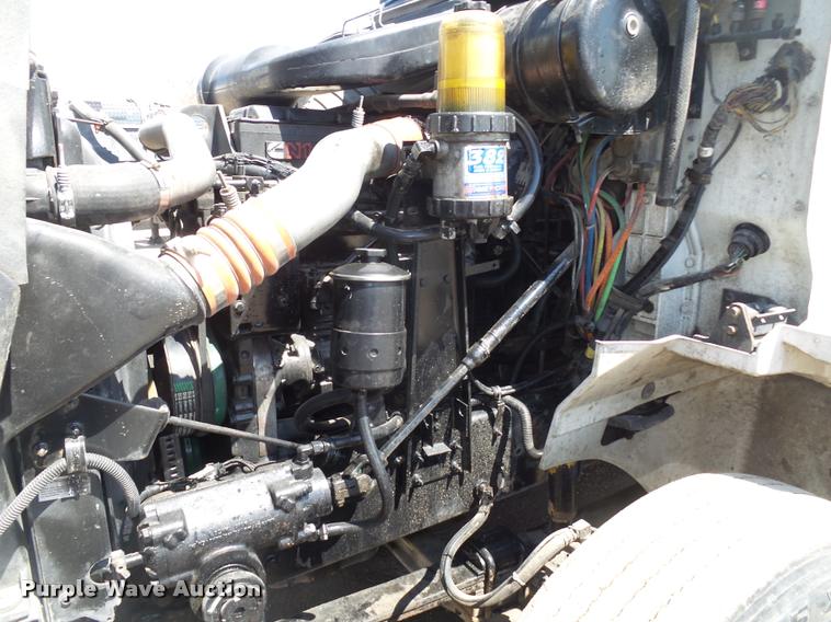 image for item DA0649 2002 International 9100i semi truck