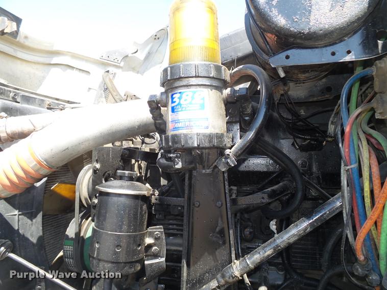 image for item DA0649 2002 International 9100i semi truck