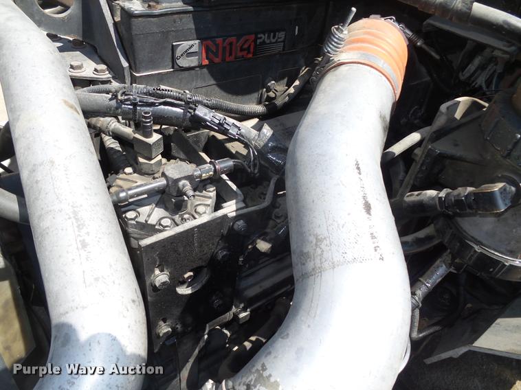 image for item DA0649 2002 International 9100i semi truck