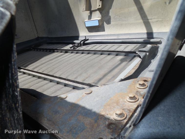 image for item DA0649 2002 International 9100i semi truck