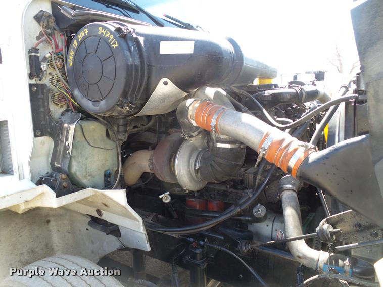 image for item DA0649 2002 International 9100i semi truck