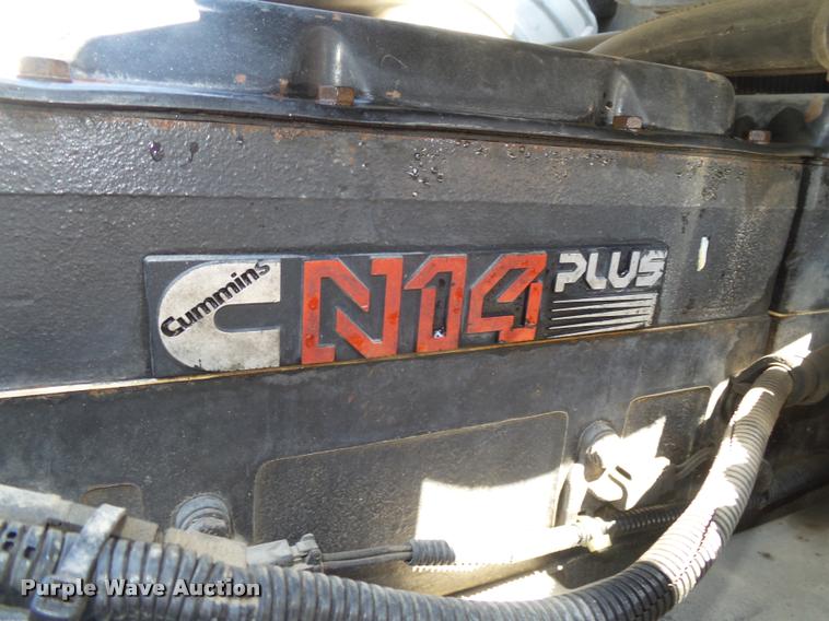 image for item DA0649 2002 International 9100i semi truck