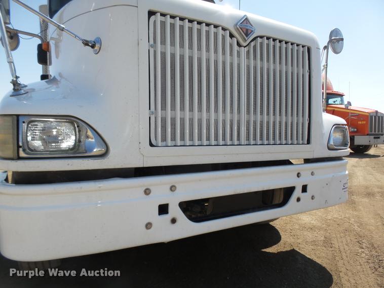 image for item DA0649 2002 International 9100i semi truck