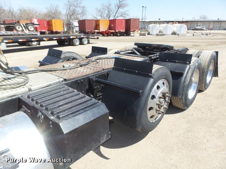 image for item DA0649 2002 International 9100i semi truck