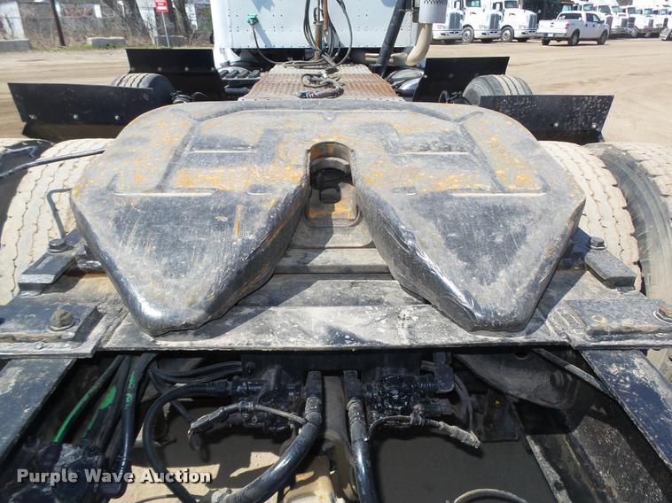 image for item DA0649 2002 International 9100i semi truck