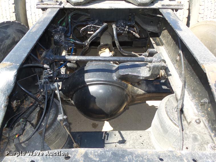 image for item DA0649 2002 International 9100i semi truck