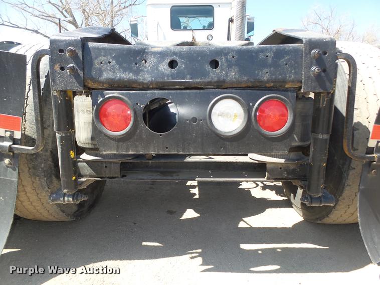 image for item DA0649 2002 International 9100i semi truck