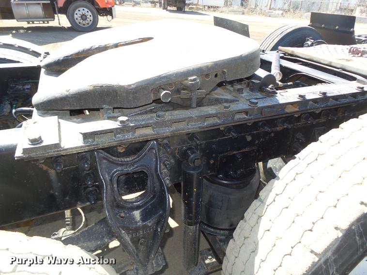 image for item DA0649 2002 International 9100i semi truck