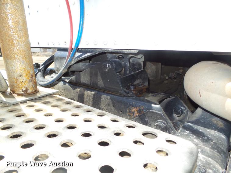 image for item DA0649 2002 International 9100i semi truck