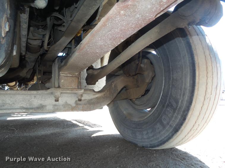 image for item DA0649 2002 International 9100i semi truck