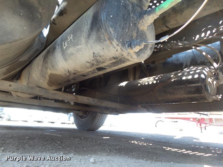 image for item DA0649 2002 International 9100i semi truck