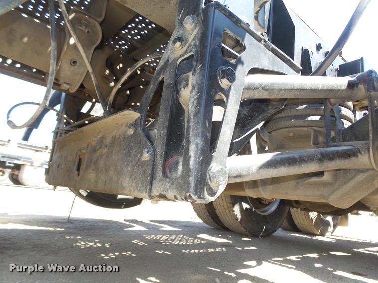 image for item DA0649 2002 International 9100i semi truck