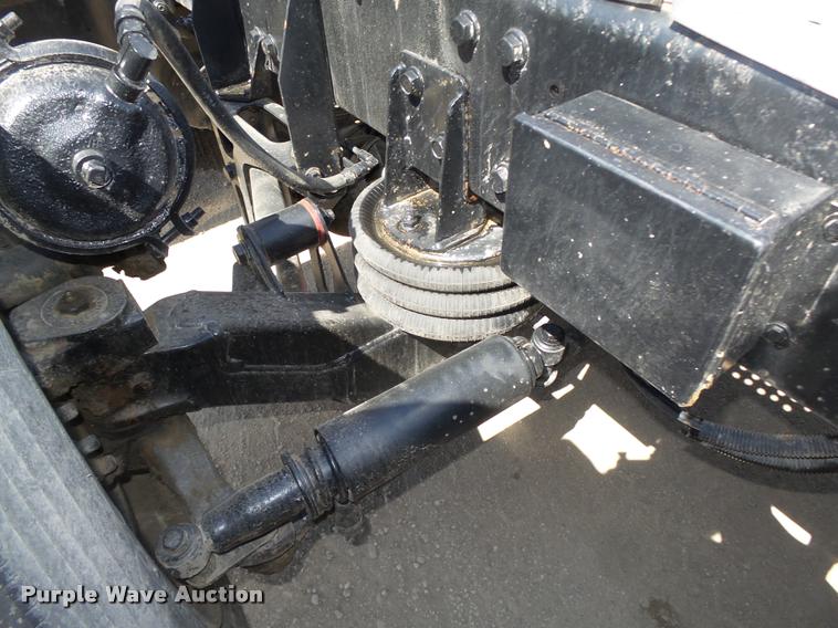 image for item DA0649 2002 International 9100i semi truck