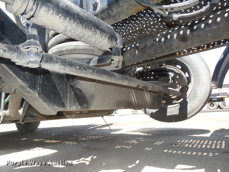 image for item DA0649 2002 International 9100i semi truck