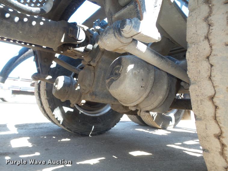 image for item DA0649 2002 International 9100i semi truck