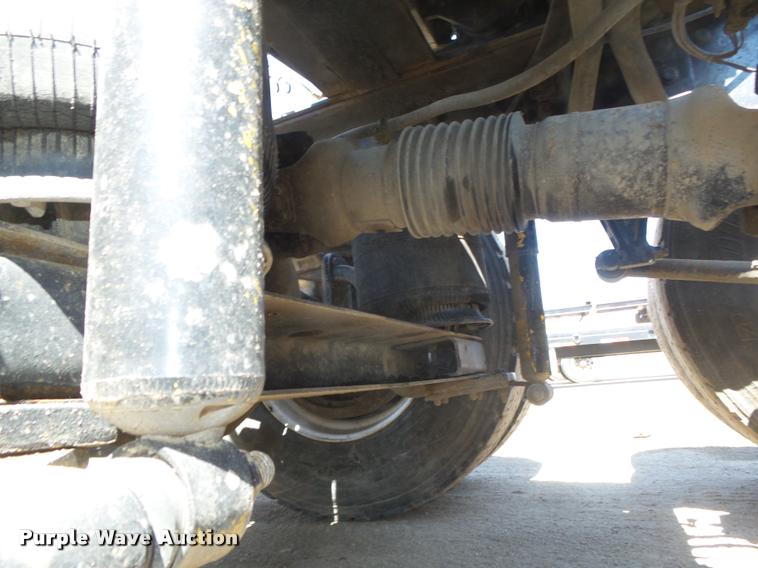 image for item DA0649 2002 International 9100i semi truck