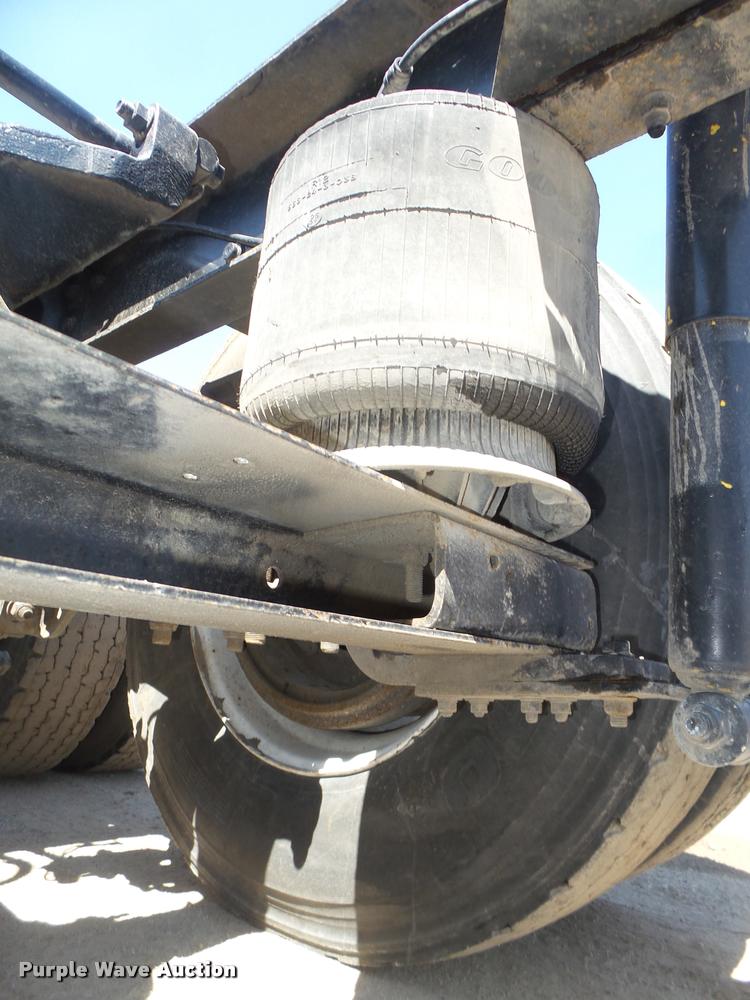 image for item DA0649 2002 International 9100i semi truck