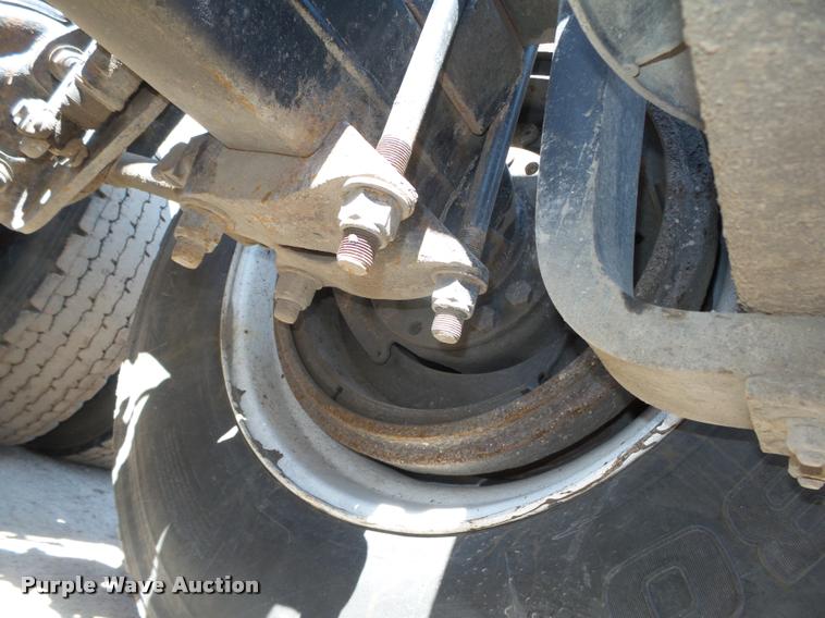 image for item DA0649 2002 International 9100i semi truck