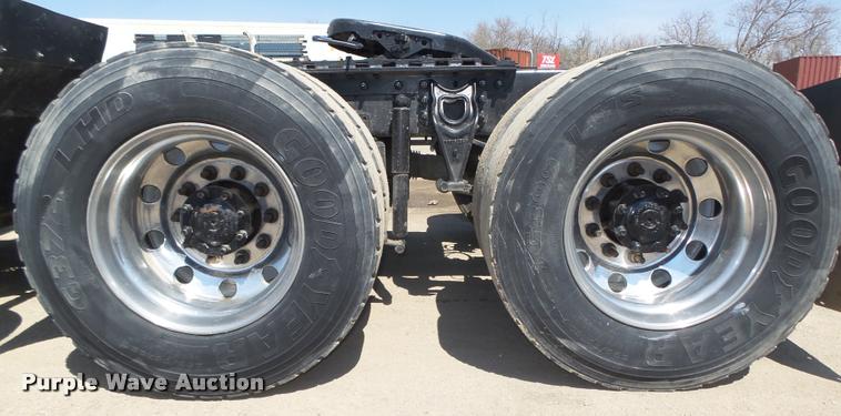 image for item DA0649 2002 International 9100i semi truck