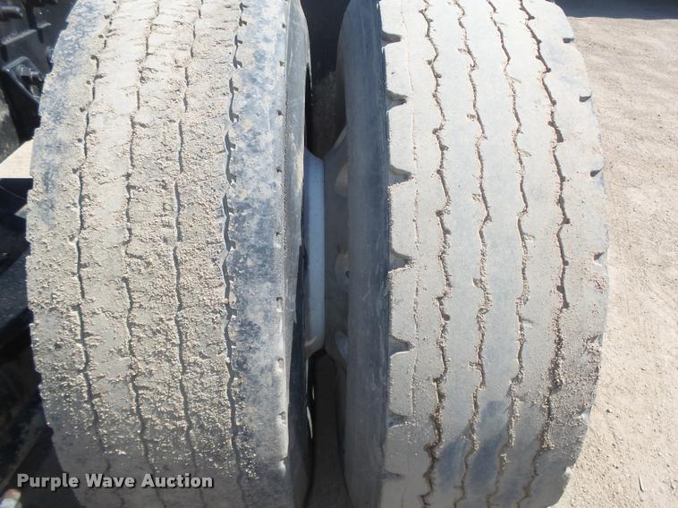 image for item DA0649 2002 International 9100i semi truck