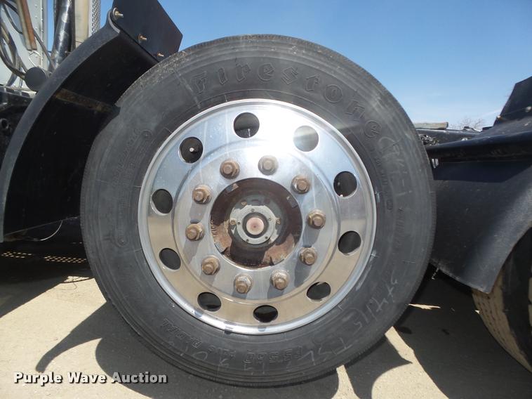 image for item DA0649 2002 International 9100i semi truck