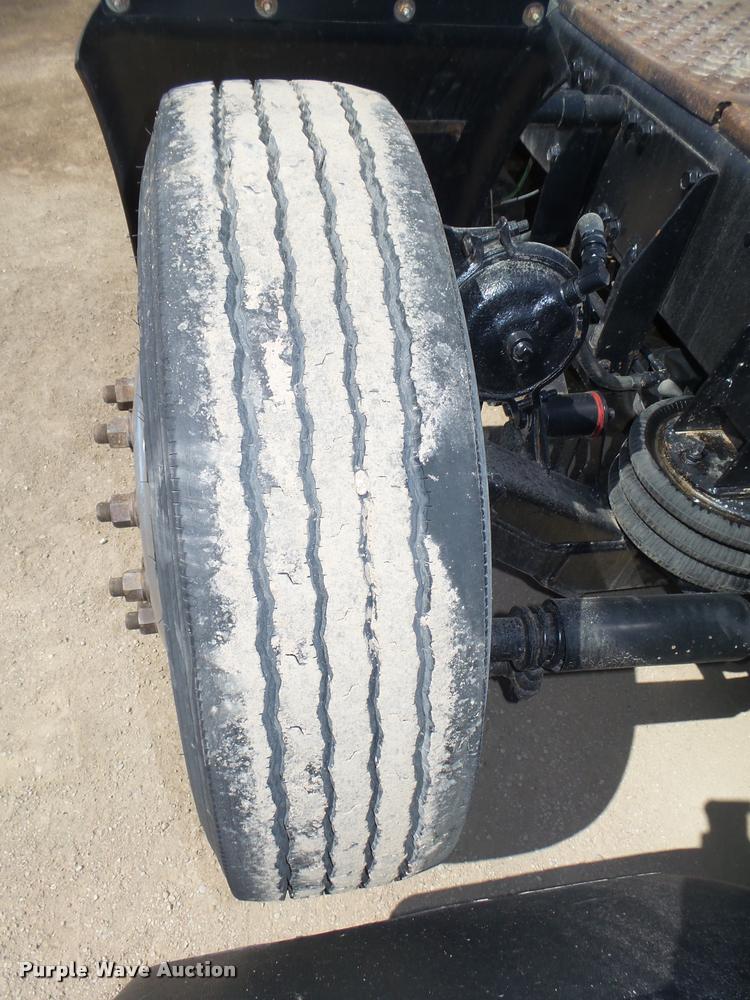 image for item DA0649 2002 International 9100i semi truck