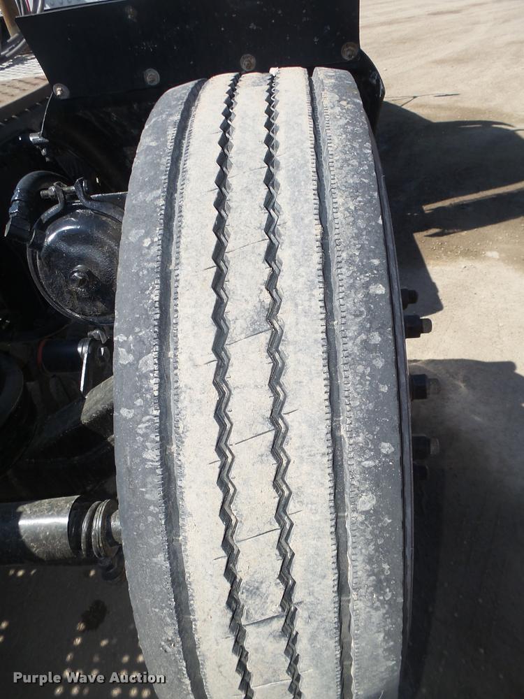 image for item DA0649 2002 International 9100i semi truck