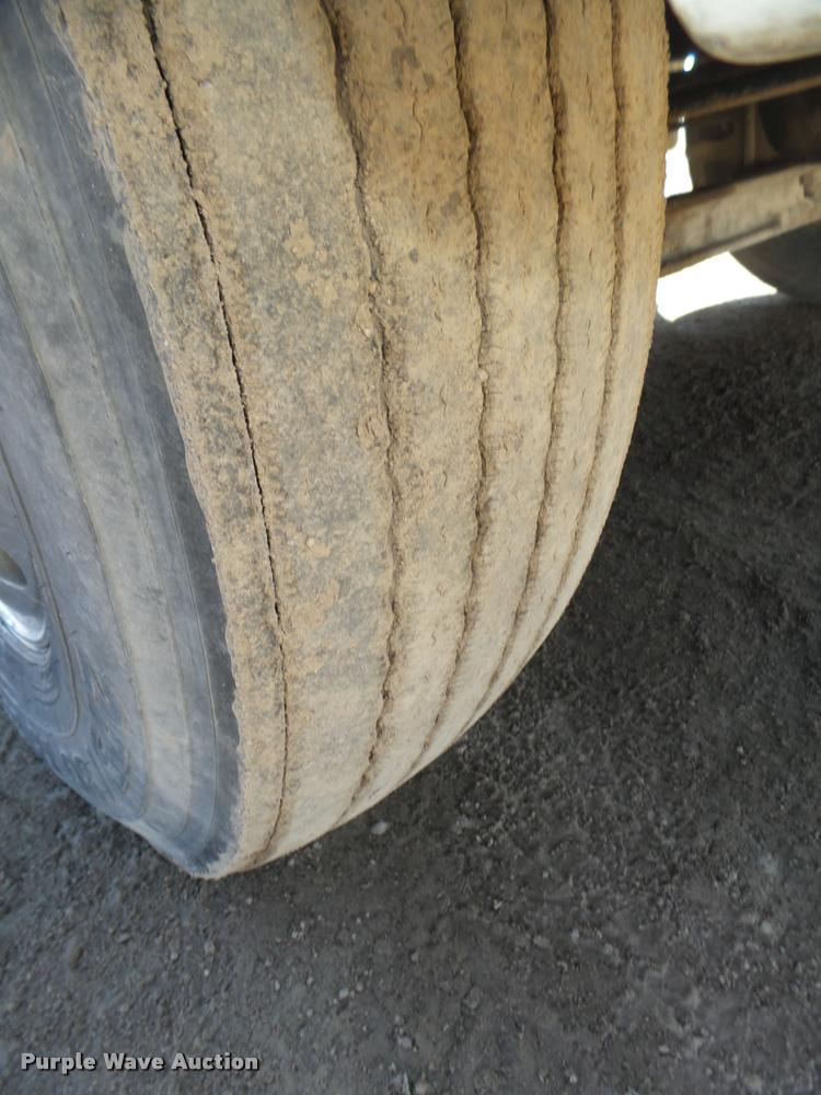 image for item DA0649 2002 International 9100i semi truck