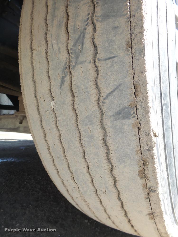 image for item DA0649 2002 International 9100i semi truck