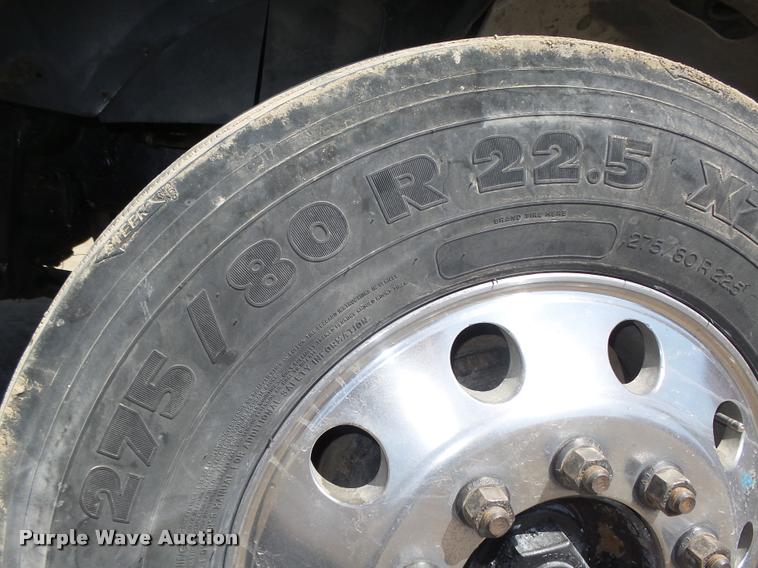 image for item DA0649 2002 International 9100i semi truck