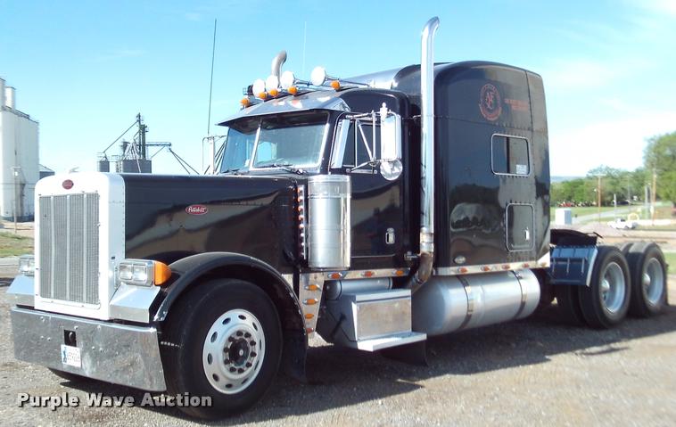 image for item DA6005 2003 Peterbilt 379 semi truck
