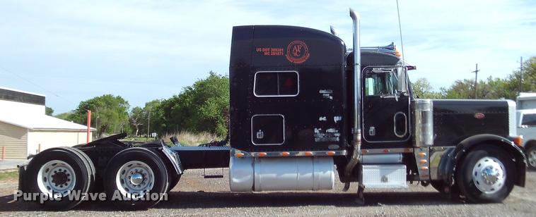 image for item DA6005 2003 Peterbilt 379 semi truck