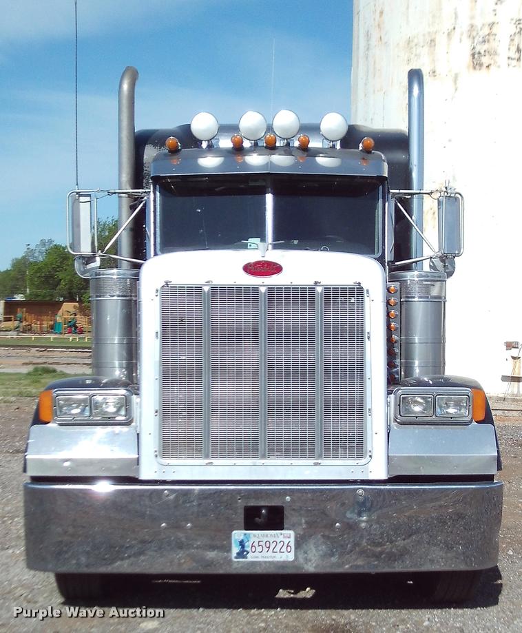 image for item DA6005 2003 Peterbilt 379 semi truck
