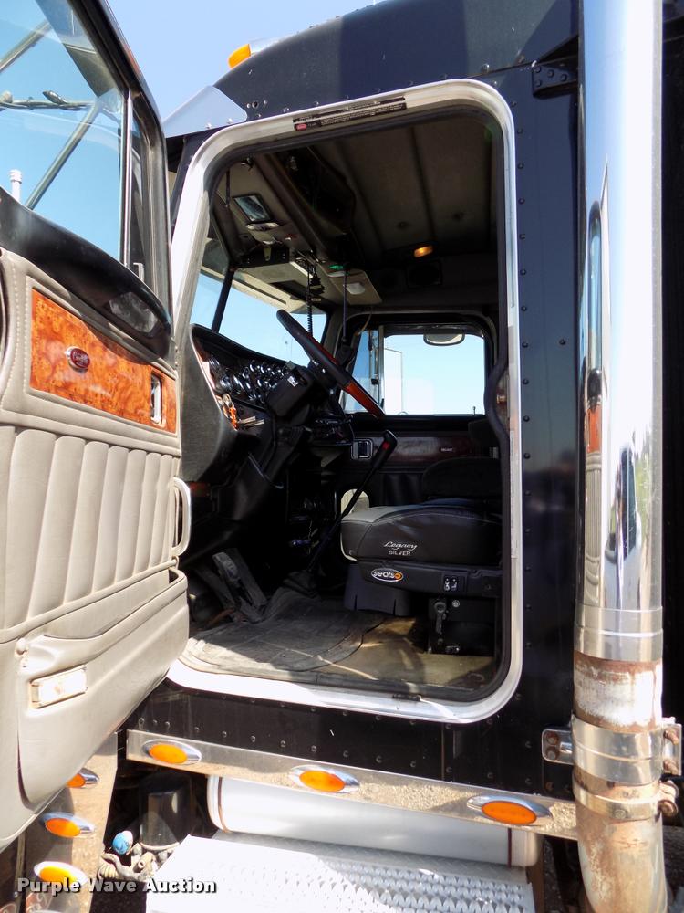 image for item DA6005 2003 Peterbilt 379 semi truck