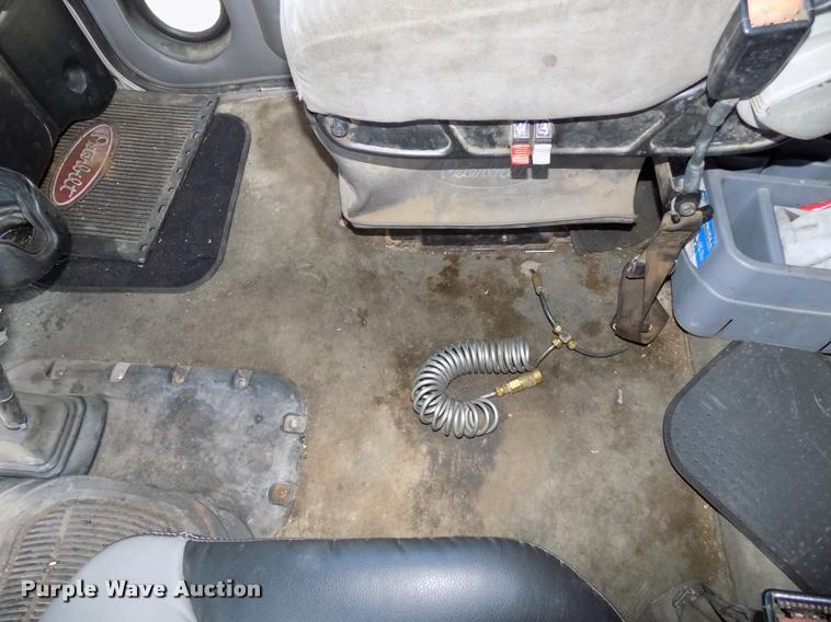 image for item DA6005 2003 Peterbilt 379 semi truck