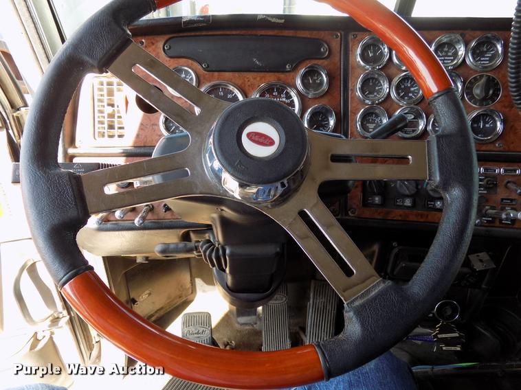 image for item DA6005 2003 Peterbilt 379 semi truck