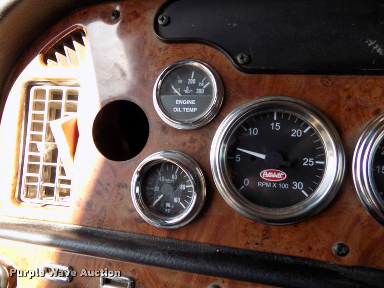 image for item DA6005 2003 Peterbilt 379 semi truck