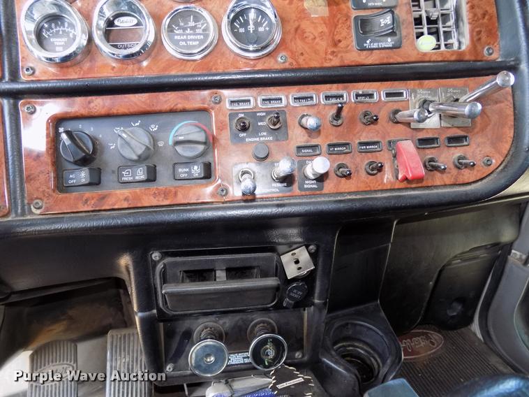 image for item DA6005 2003 Peterbilt 379 semi truck