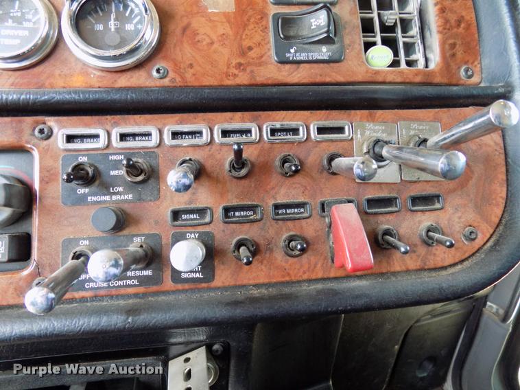 image for item DA6005 2003 Peterbilt 379 semi truck