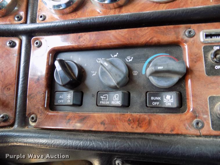 image for item DA6005 2003 Peterbilt 379 semi truck