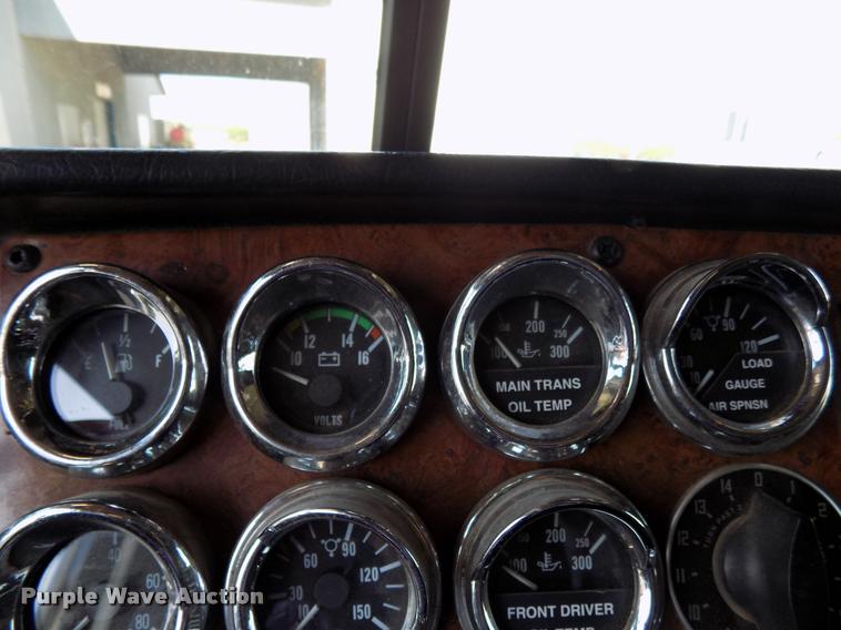 image for item DA6005 2003 Peterbilt 379 semi truck