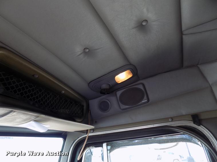 image for item DA6005 2003 Peterbilt 379 semi truck