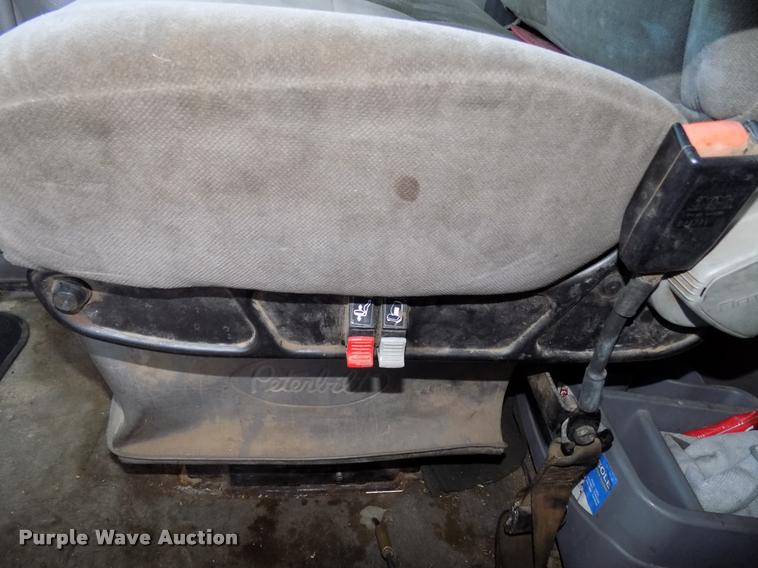 image for item DA6005 2003 Peterbilt 379 semi truck