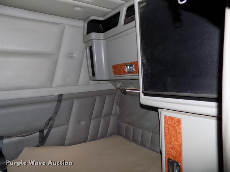 image for item DA6005 2003 Peterbilt 379 semi truck