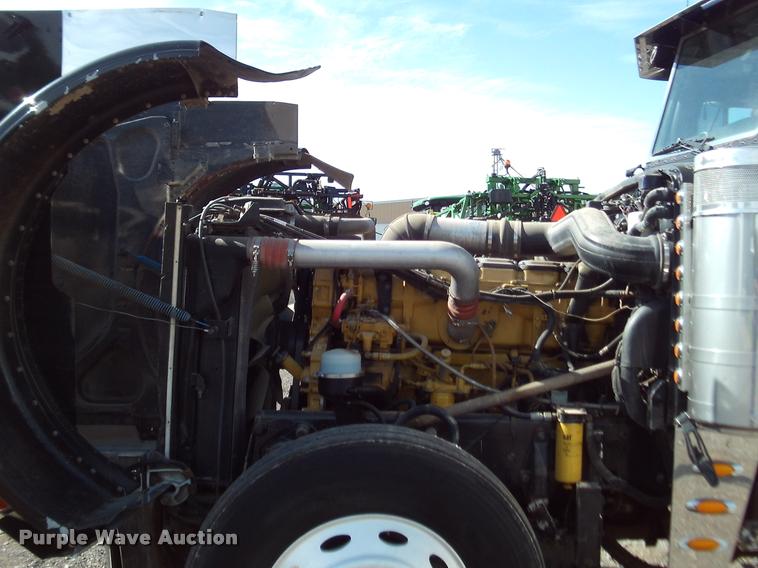image for item DA6005 2003 Peterbilt 379 semi truck