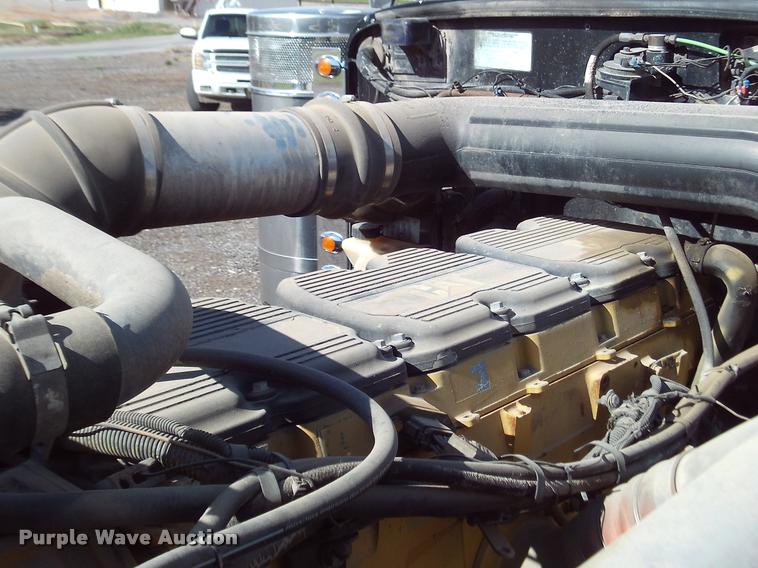 image for item DA6005 2003 Peterbilt 379 semi truck
