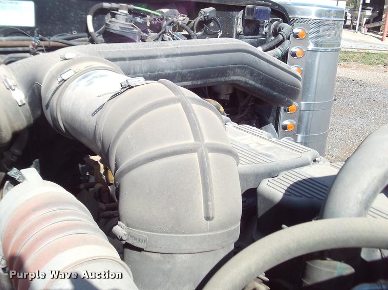 image for item DA6005 2003 Peterbilt 379 semi truck