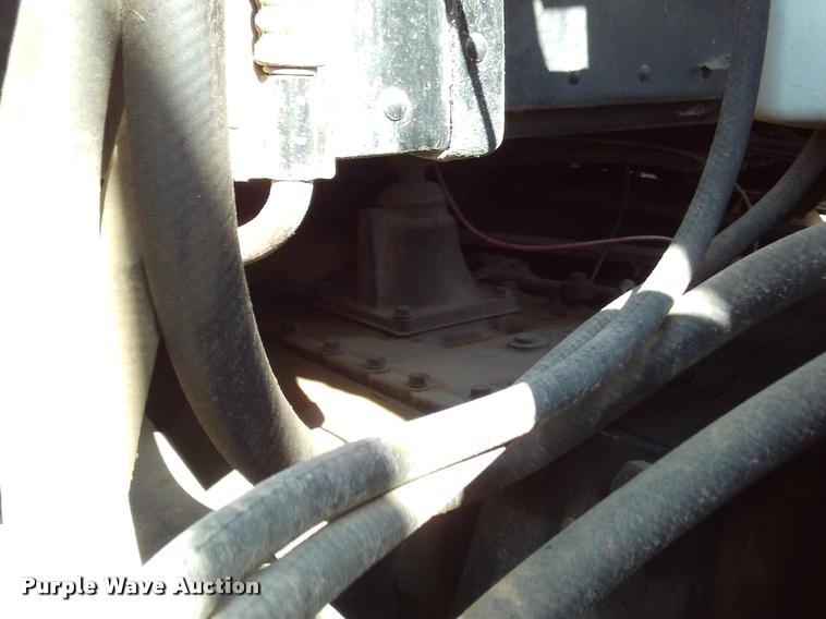 image for item DA6005 2003 Peterbilt 379 semi truck